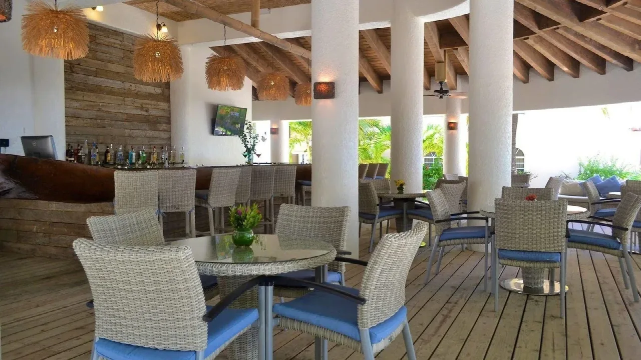 Las Sirenas Hotel & Condos